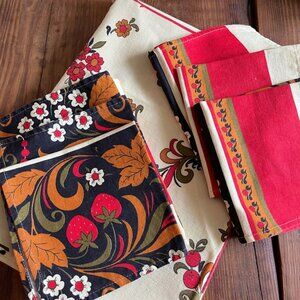 Vintage Russian Tablecloth & 6 Napkins Pristine Condition!